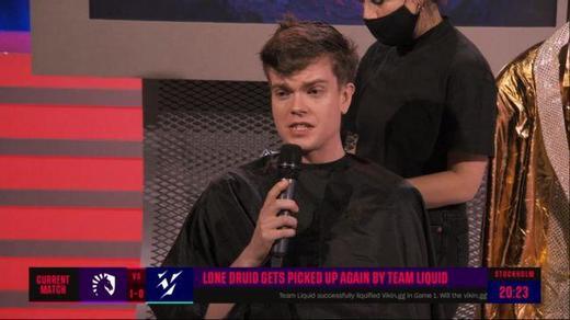 瓦学弟的游戏奇遇：从游戏中喊出妈妈的压抑体验